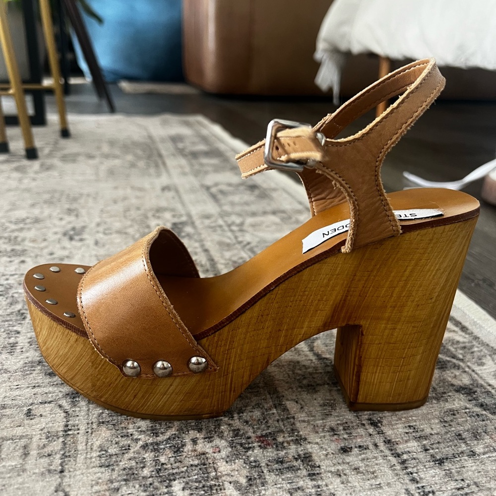 Steve Madden Tan Leather Platform Sandals - Picture 2 of 2